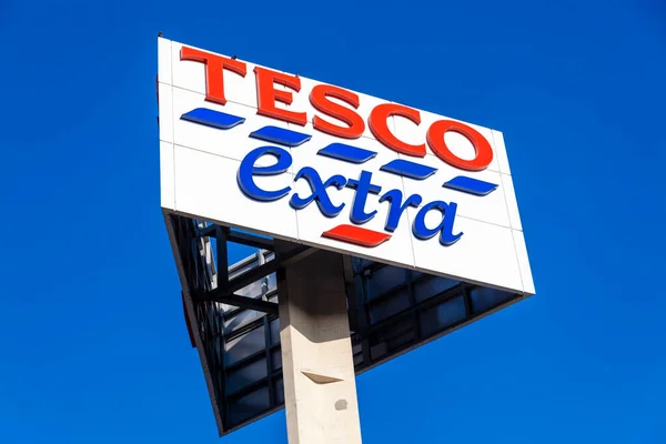 Londra Ngiltere Kasım 2011 Tesco Extra Süpermarket Logosu Reklam Tabelası — Stok fotoğraf
