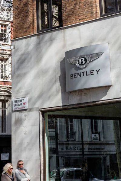 Londres Reino Unido Abril 2012 Bentley Firma Logotipo Publicitario Concesionario — Foto de Stock