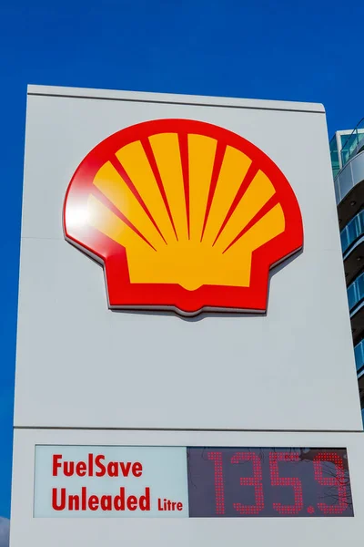 Londen Groot Brittannië Februari 2012 Shell Logo Reclamebord Een Garage — Stockfoto