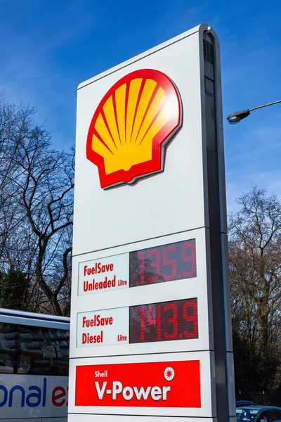 Londen Groot Brittannië Februari 2012 Shell Logo Reclamebord Een Garage — Stockfoto