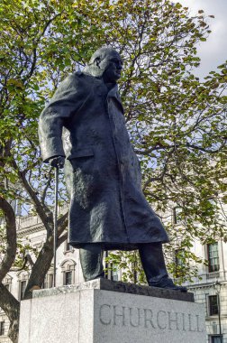 Winston Churchill anıtı, İngiltere Parlamento Meydanı 'ndaki İkinci Dünya Savaşı sırasında İngiltere' nin parlamento binalarının karşısındaki İngiltere 'nin heykel başbakanı.