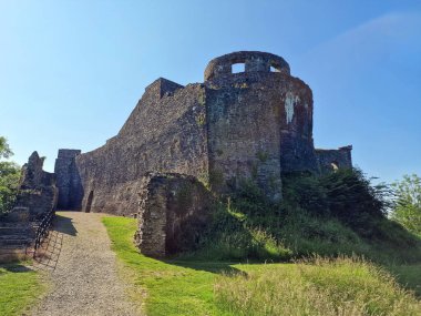 Dinefwr Şatosu (Castell Dinefwr), İngiltere 'nin Carmarthenshire kenti Llandeilo yakınlarında bir ortaçağ kalesi harabesi.