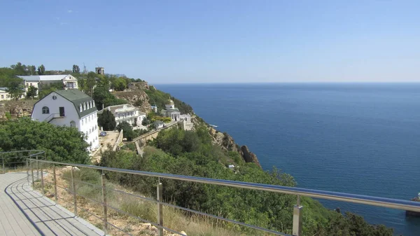 Balaklava St. George manastırı, Ukrayna Ortodoks Kilisesi 'nin (Moskova Patrikliği) Simferopol piskoposluğuna bağlı bir Ortodoks manastırı..