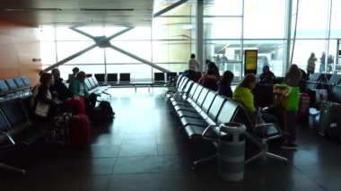 KIEV, UKRAINE - 23 Mart 2018: Boryspil Uluslararası Havaalanı yolcuları. En büyük ulaşım hacmi Ukrayna topraklarındaki havaalanı..
