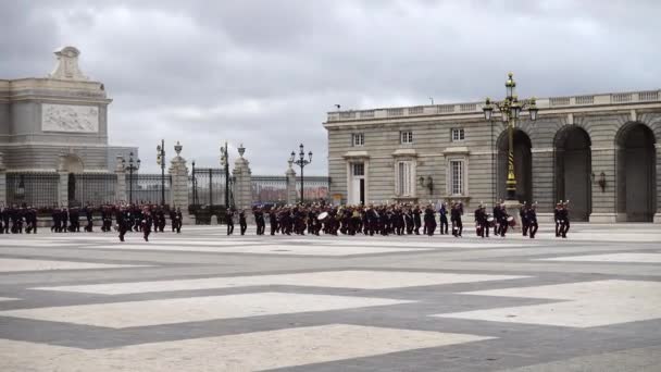 Madrid Spain April 2018 Ceremony Solemn Changing Guard Royal Palace — Stok video