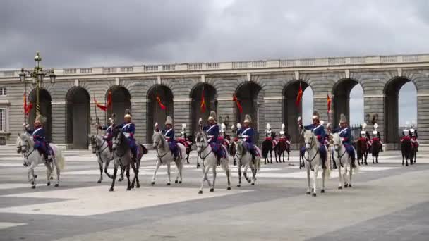 Madrid España Abril 2018 Ceremonia Del Solemne Cambio Guardia Palacio — Vídeo de stock