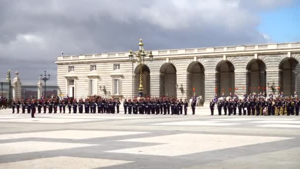 Madrid Spain April 2018 Ceremony Solemn Changing Guard Royal Palace — Stock videók
