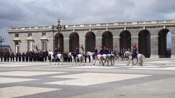 Madrid Spain April 2018 Ceremony Solemn Changing Guard Royal Palace — Wideo stockowe