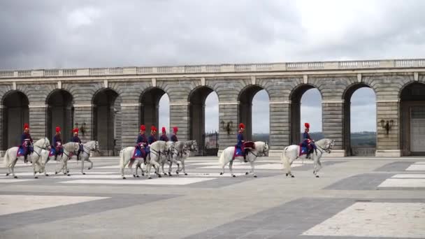 Madrid Spain April 2018 Ceremony Solemn Changing Guard Royal Palace — Stockvideo