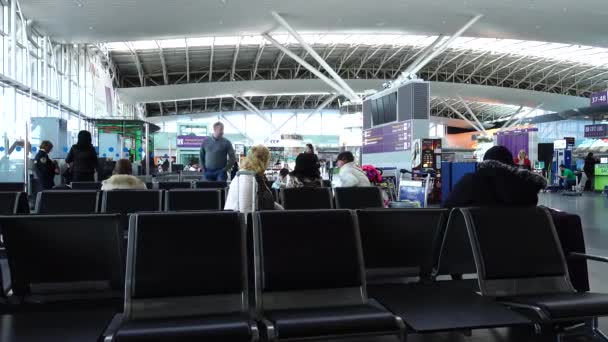 Kiev Ucrania Marzo 2018 Pasajeros Del Aeropuerto Internacional Boryspil Más — Vídeos de Stock