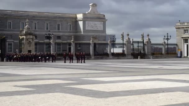 Madrid Spain April 2018 Ceremony Solemn Changing Guard Royal Palace — Αρχείο Βίντεο