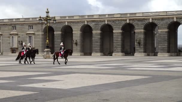 Madrid Spain April 2018 Ceremony Solemn Changing Guard Royal Palace — Stockvideo