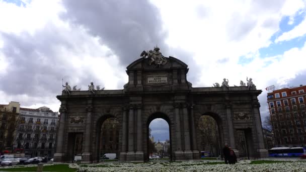 Madrid España Abril 2018 Puerta Alcalá Caducidad — Vídeo de stock