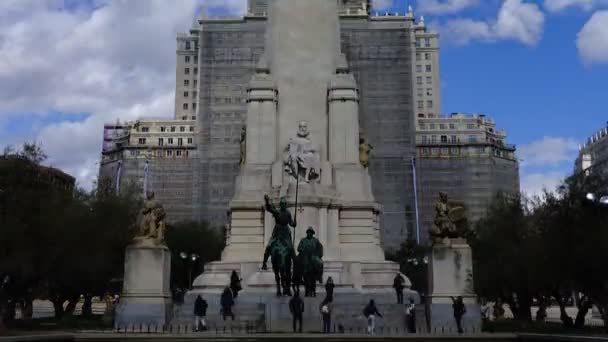 Madrid Spain April 2018 Пам Ятник Мігелю Сервантесу Пропуск Часу — стокове відео