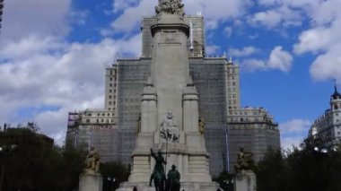 MADRID, İspanya - 3 Nisan 2018 Miguel de Cervantes Anıtı. Zaman aşımı.