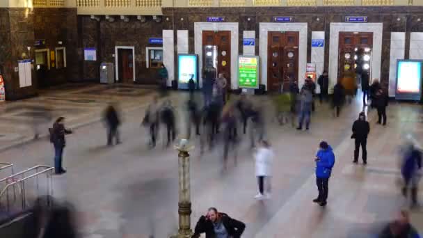 Kiev Ukraine March 2018 Пасажири Київській Залізничній Станції — стокове відео