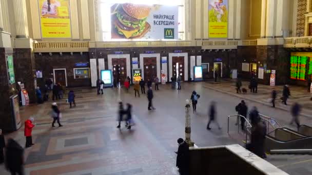 Kiev Ukraine March 2018 Пасажири Київській Залізничній Станції — стокове відео