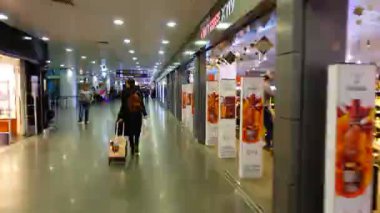 KIEV, UKRAINE - 21 Mart 2018: Boryspil Uluslararası Havaalanı Yolcuları.