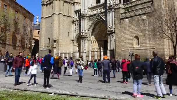 Toledo España Marzo 2018 Turistas Desconocidos Ante Catedral Cronograma — Vídeo de stock