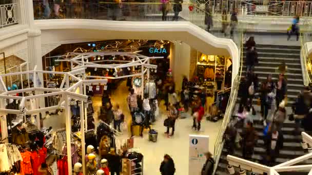 Madrid Espanha Março 2018 Compradores Loja Primark Gran Prazo Validade — Vídeo de Stock