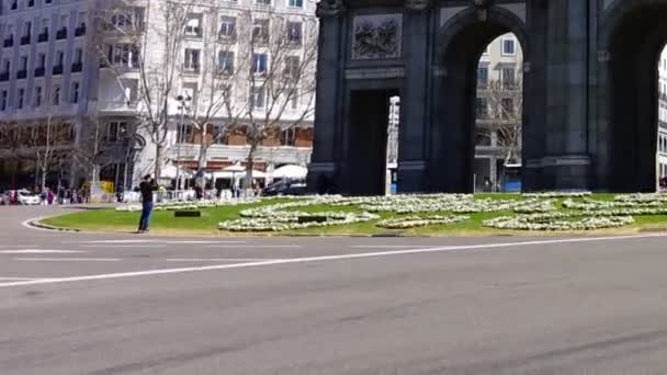 Madrid Hiszpania Kwiecień 2018 Puerta Alcala Czas Upływa — Wideo stockowe