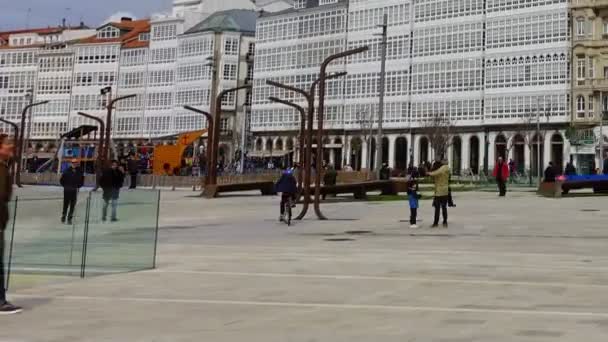 Coruna Espanha Abril 2018 Pessoas Desconhecidas Aterro Cidade — Vídeo de Stock