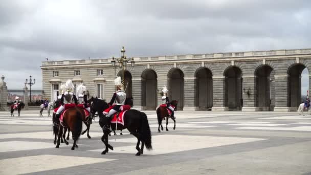 马德里马德里 2018年4月4日 在马德里王宫举行的皇家卫队庄严更迭仪式 — 图库视频影像