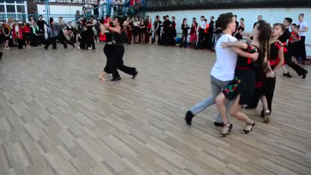 Yaremche Ucrania Agosto 2017 Actuaciones Públicas Sobre Bailes Salón Campamento — Vídeo de stock