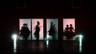 BERDYANSK, UKRAINE - 19 Ekim 2016: Berdyansk, Ukrayna 'da Zaporizhia belediye dans tiyatrosu (www.teatr-dance.zp.ua) tarafından seslendirilen koreografi