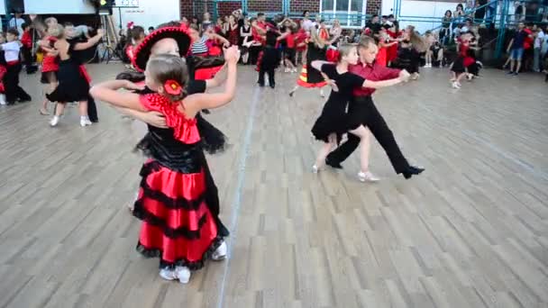 Publiczne Występy Tańcach Towarzyskich Międzynarodowy Obóz Szkoleniowy Tańca Ukraina Jaremcze — Wideo stockowe