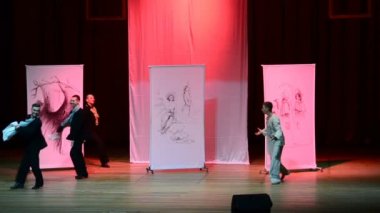 BERDYANSK, UKRAINE - 19 Ekim 2016: Berdyansk, Ukrayna 'da Zaporizhia belediye dans tiyatrosu (www.teatr-dance.zp.ua) tarafından seslendirilen koreografi