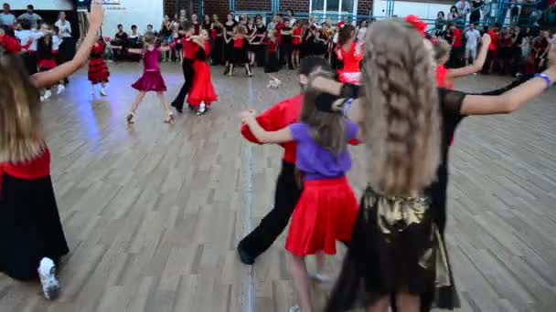 Actuaciones Públicas Bailes Salón Campamento Internacional Entrenamiento Danza Ucrania Yaremche — Vídeo de stock