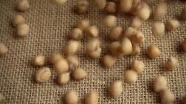 Çuval bezelye. Yavaş çekim.