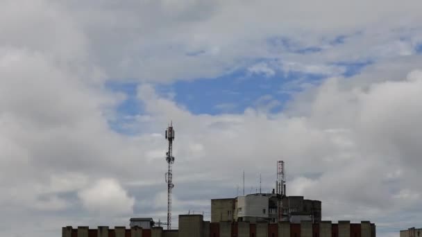 Die Antenne Auf Dem Hausdach Zeitraffer Aufnahmen — Stockvideo