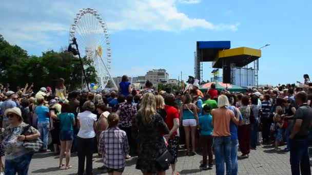 Une Foule Gens Sur Place — Video