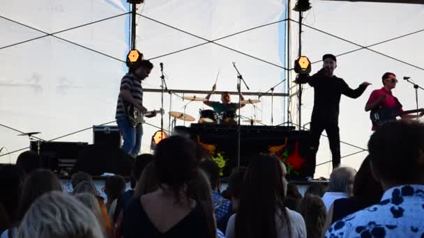 Konzert Beim Talentfestival Jeder Kann Die Aufführung Des Rock Der — Stockvideo