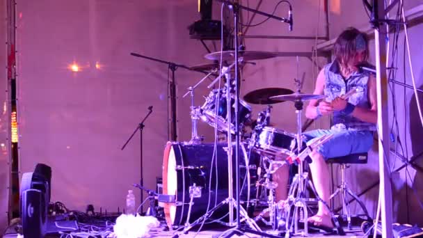 Koncert Mindenki Tud Tehetségfesztiválon Rock Group Előadása Helyszínen Berdyansk Ukrajna — Stock videók
