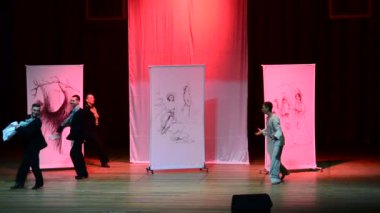 BERDYANSK, UKRAINE - 19 Ekim 2016: Berdyansk, Ukrayna 'da Zaporizhia belediye dans tiyatrosu (www.teatr-dance.zp.ua) tarafından seslendirilen koreografi