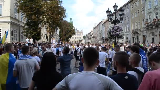 Fußballfans Singen Antirussische Und Gegen Wladimir Putin Gerichtete Lieder Zusammenhang — Stockvideo