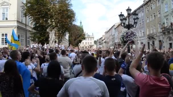 Los Aficionados Fútbol Cantan Canciones Rusas Contra Putin Relación Con — Vídeos de Stock