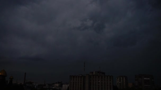 雲の間からの雷雨と稲妻 — ストック動画