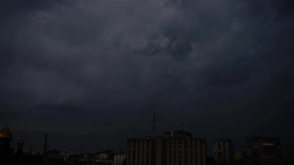 雲の間からの雷雨と稲妻 — ストック動画