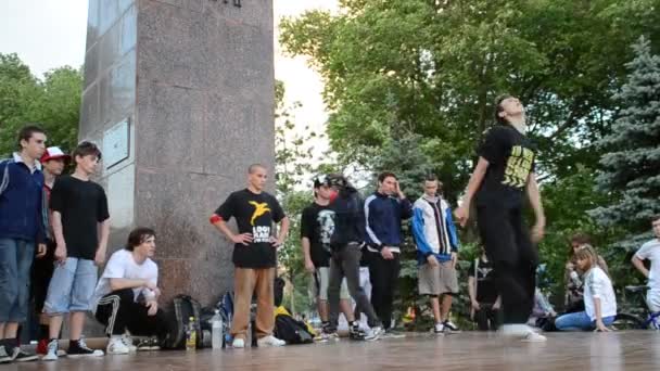 Openbare Verklaring Het Stadsgebied Van Jonge Dansers — Stockvideo