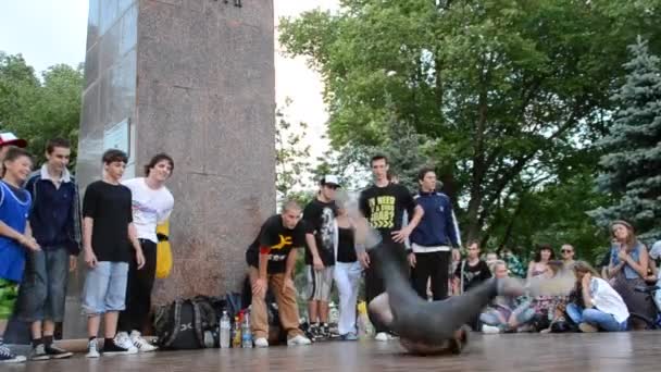 Openbare Verklaring Het Stadsgebied Van Jonge Dansers — Stockvideo