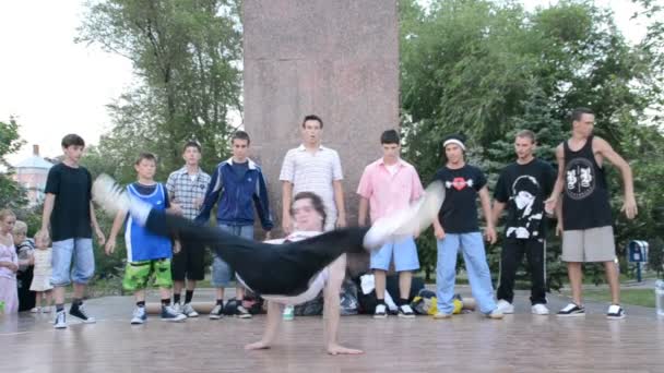 Публічне Оголошення Місті Молодих Танцюристів — стокове відео