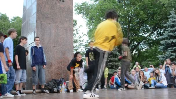 Openbare Verklaring Het Stadsgebied Van Jonge Dansers — Stockvideo