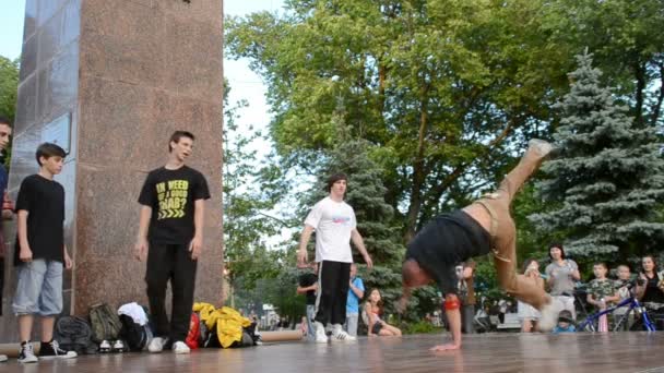 Openbare Verklaring Het Stadsgebied Van Jonge Dansers — Stockvideo