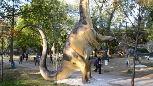 Exhibition Dinosaurs Iguanodon — Stock Video