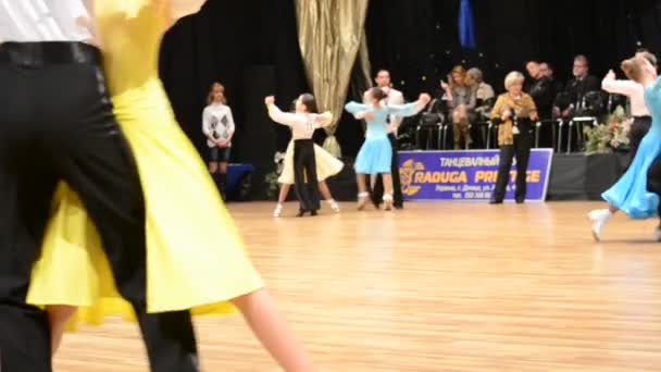 ドネツク ウクライナ 3月25日 ウクライナのドネツクで2012年3月25日に開催されたX国際オープンダンススポーツ競技会の一部であるスタニスラフ スカイラーズ カップに参加する人々 — ストック動画