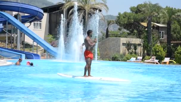 Πισίνα Ξενοδοχείο Διασκέδαση Καλοκαίρι Σκοποβολή Στην Τουρκία — Αρχείο Βίντεο